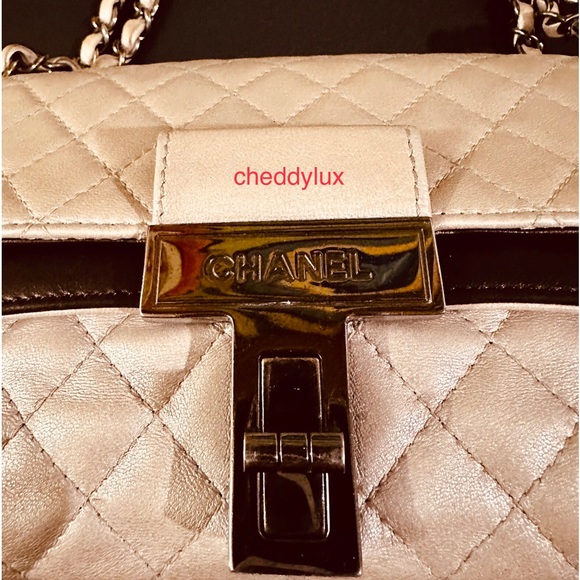 💃🏻♥️🥰Authentic Classic CHANEL Double Flap Rare Bicolor Medium Lambskin Bag - Picture 11 of 16